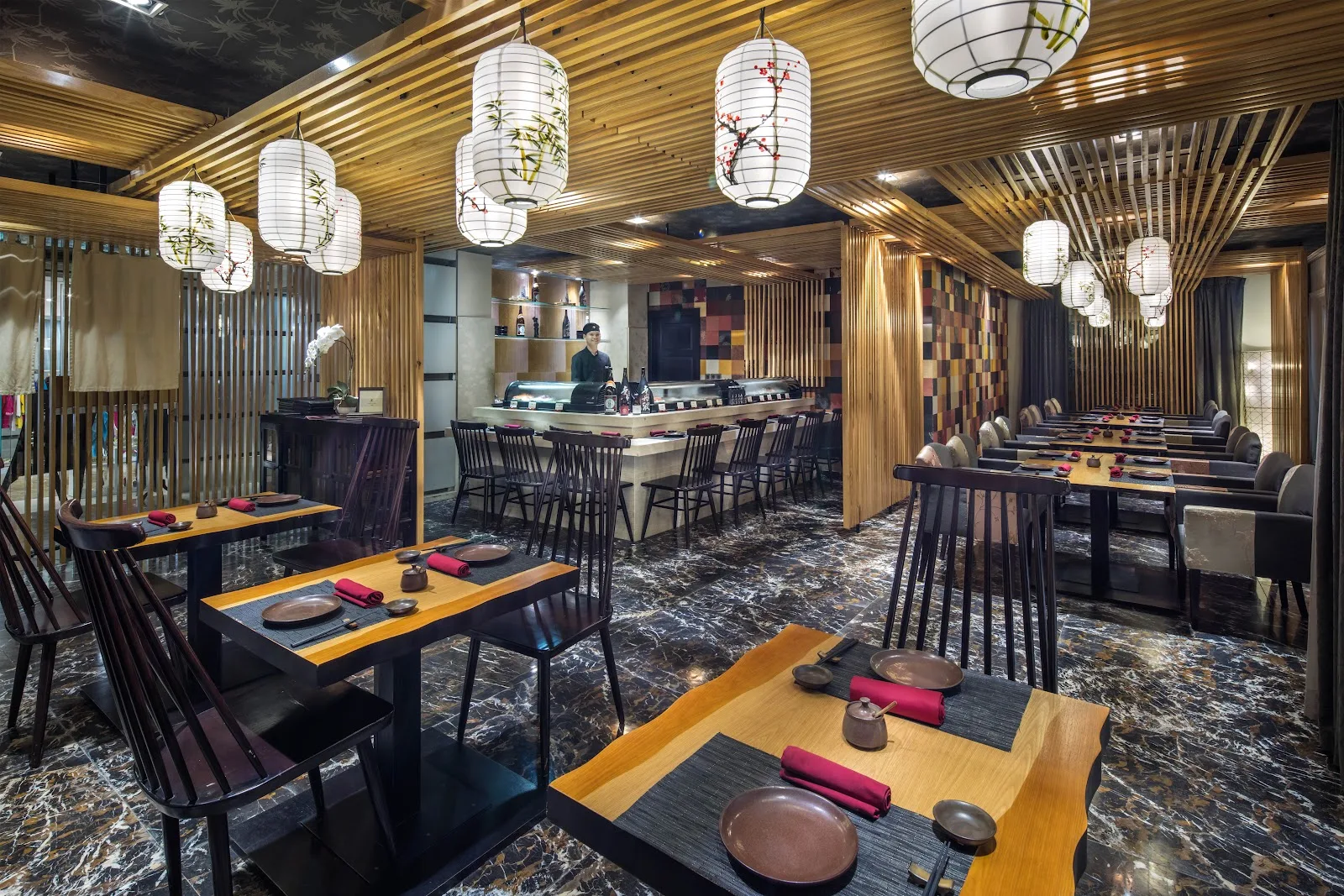 Wakaku餐厅 - 五星级酒店内诱人的寿司和生鱼片菜单