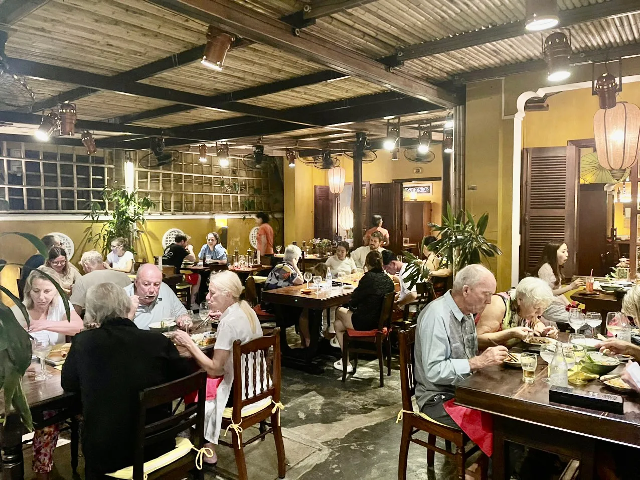 Mai Fish Restaurant Hội An – Tận Hưởng Hải Sản & Món Việt Chuẩn Vị