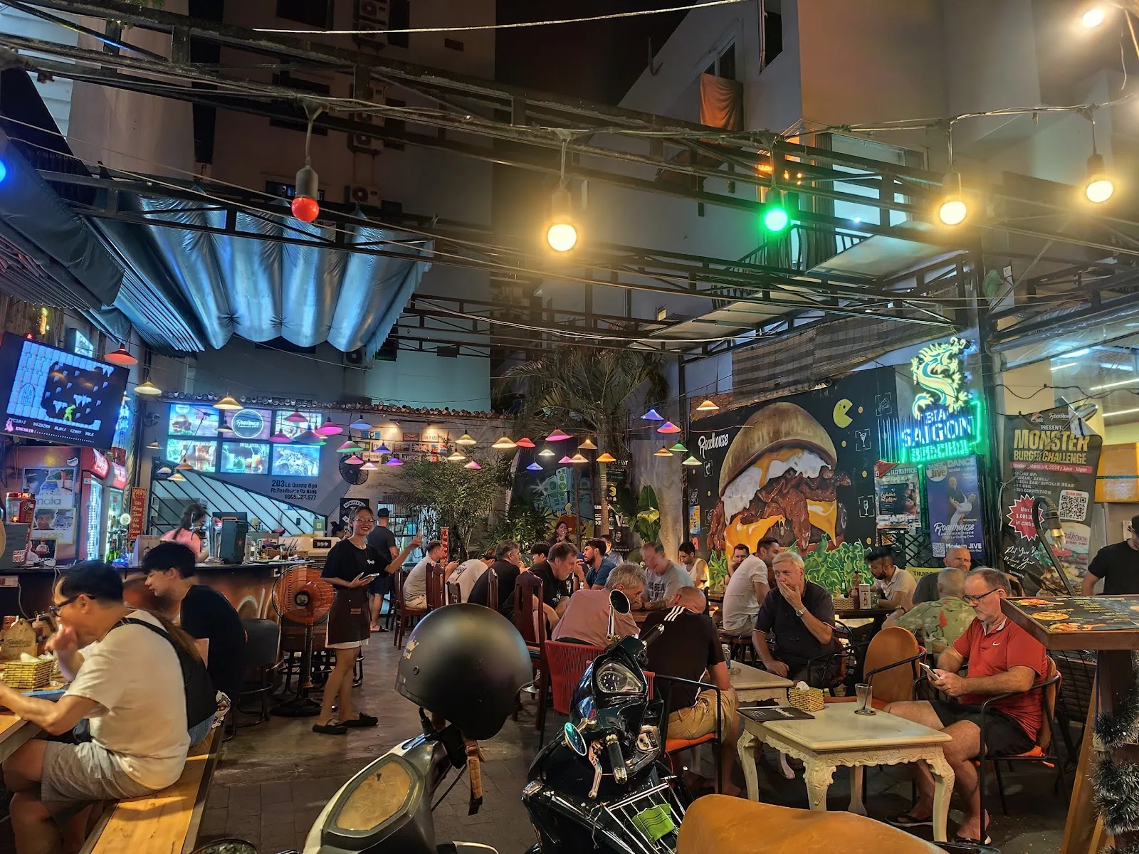 Roadhouse Burgers – Burger Kiểu Mỹ, Bia Craft & Nhạc Live Tại An Thượng